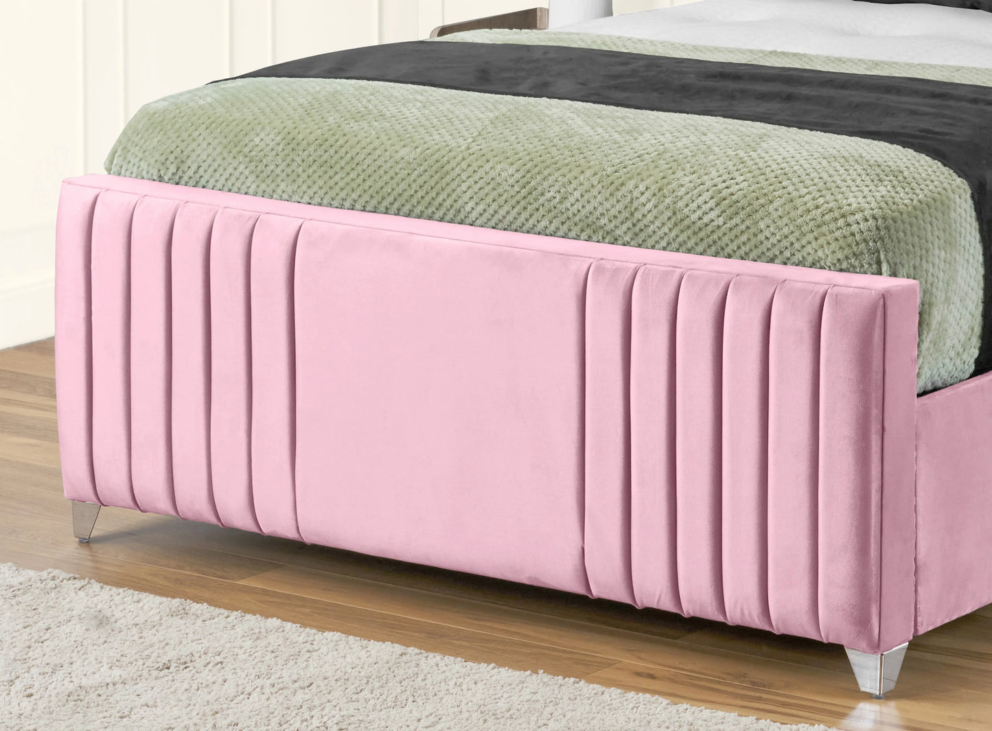 Elise lined winged Upholstered Bed