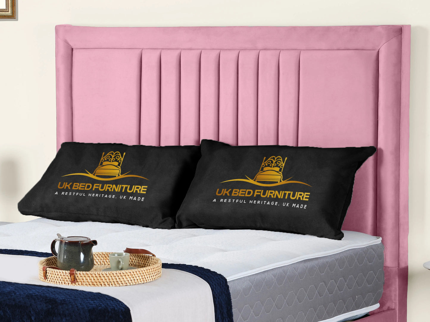 Cannas upholstered bed