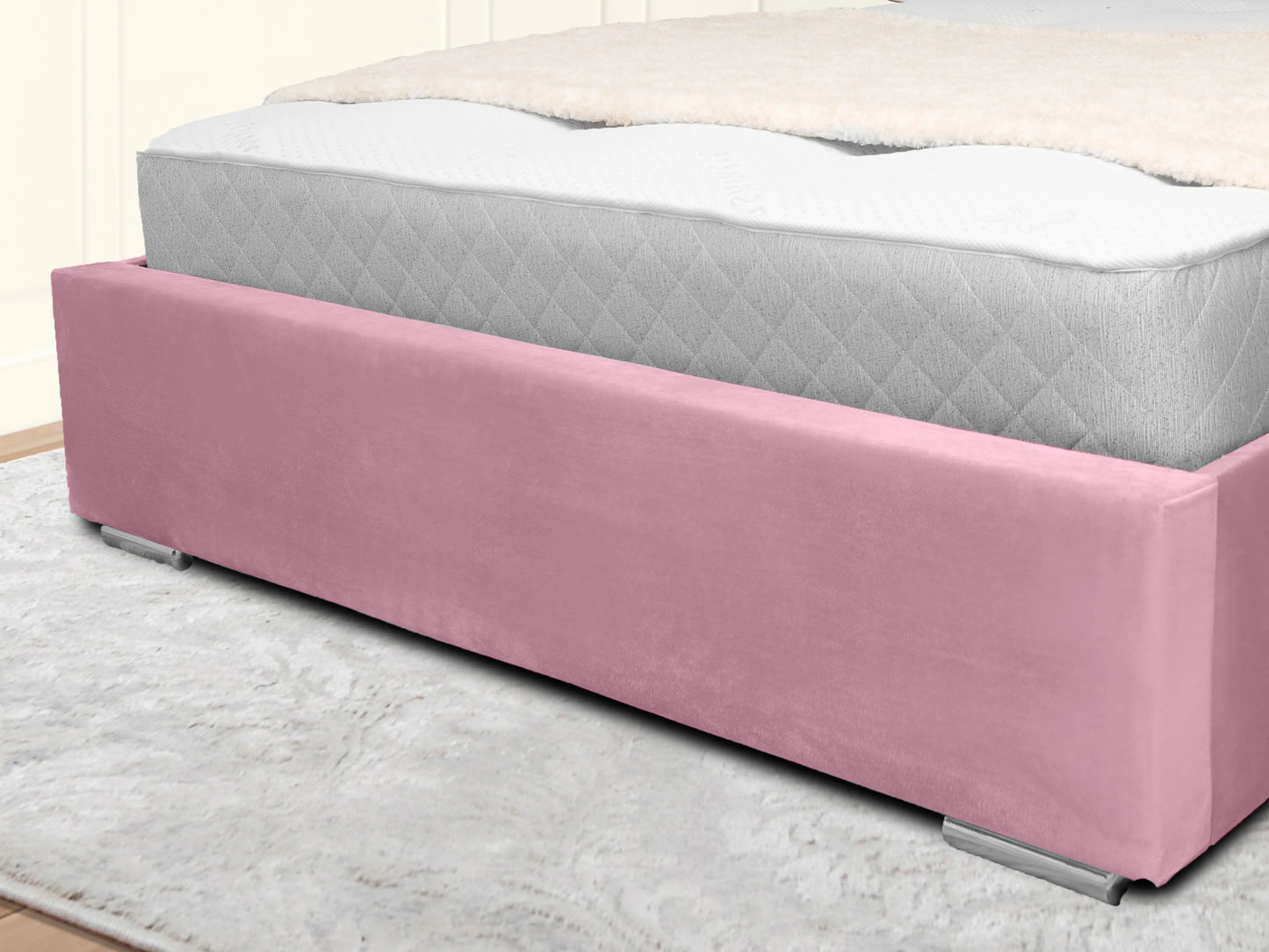 Middleton Winged Upholstered Bed
