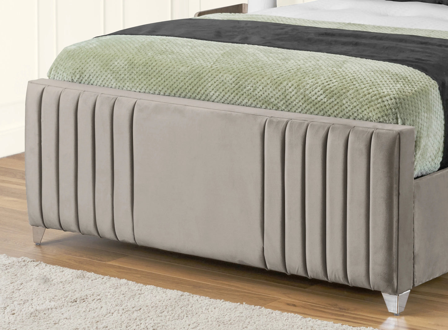 Elise lined winged Upholstered Bed