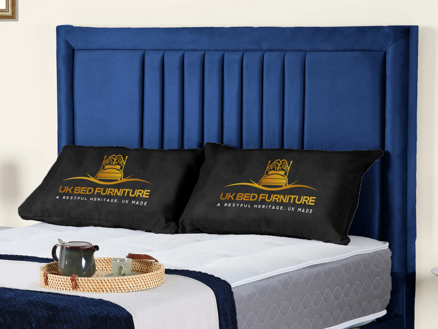 Cannas upholstered bed