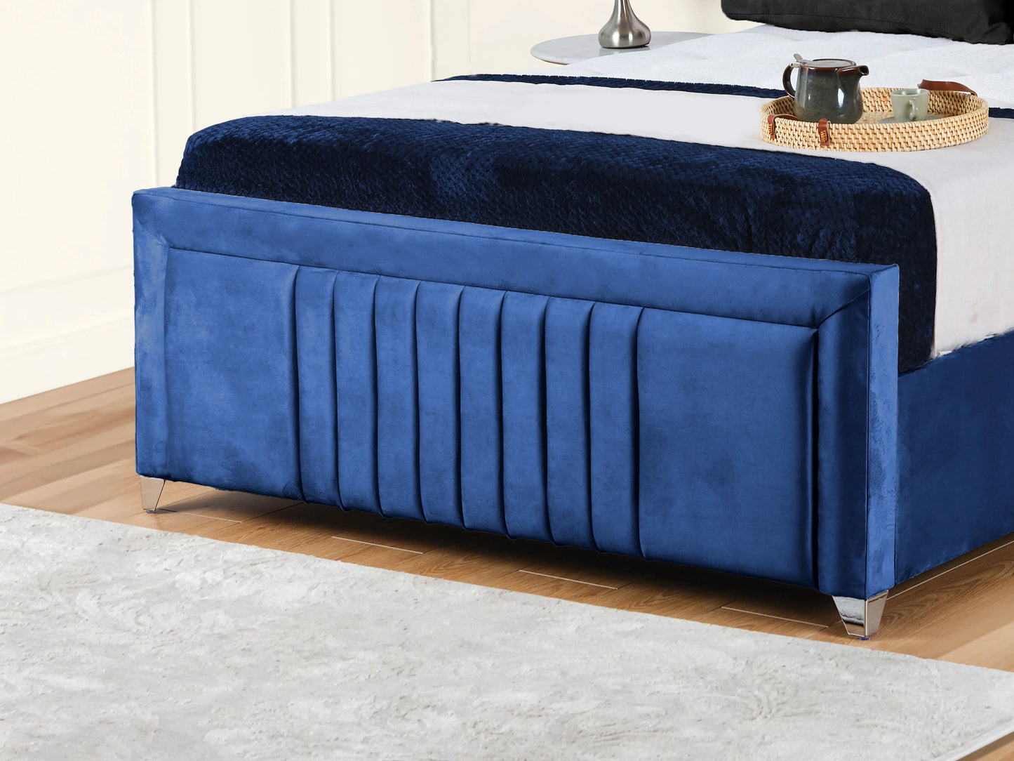 Cannas upholstered bed