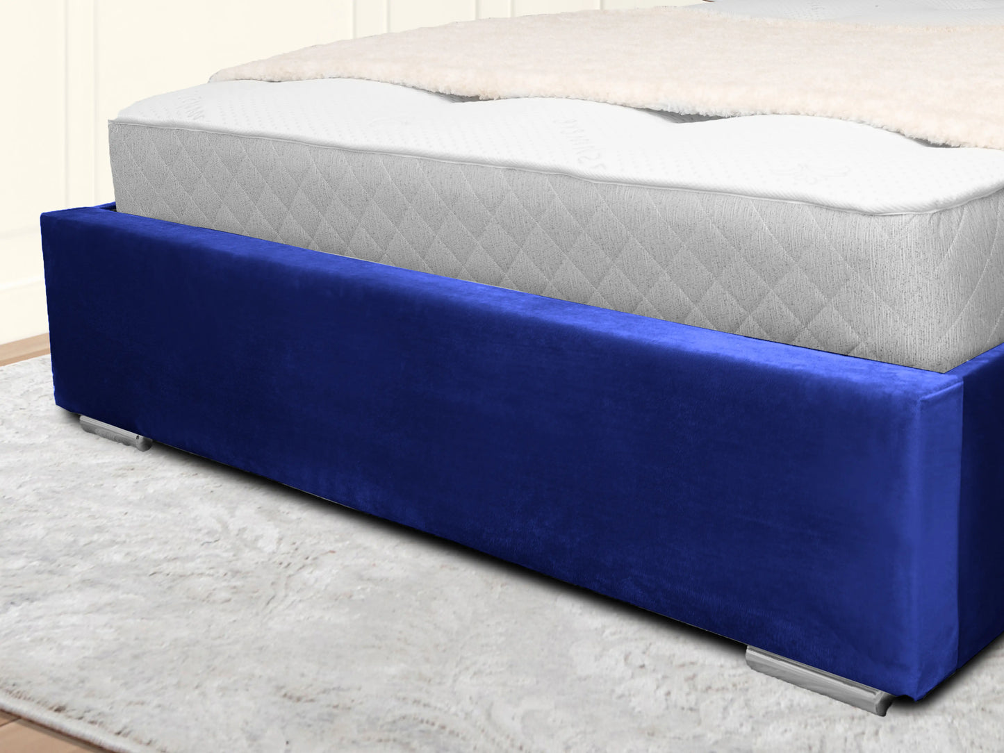 Middleton Winged Upholstered Bed
