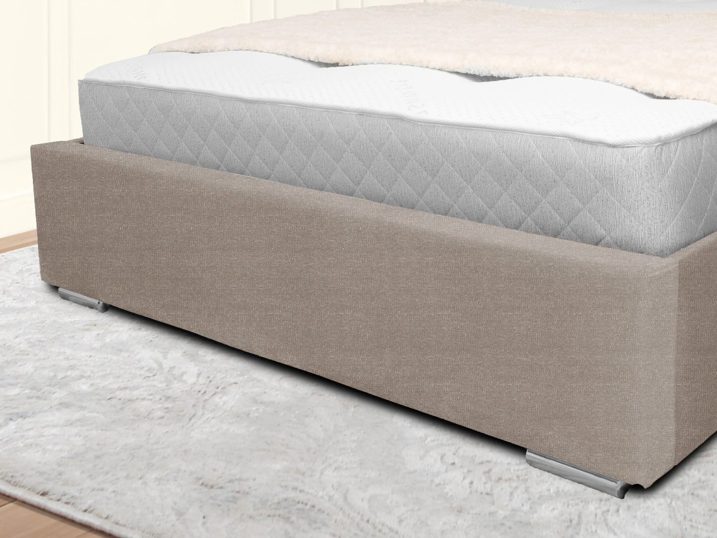 Middleton Winged Upholstered Bed