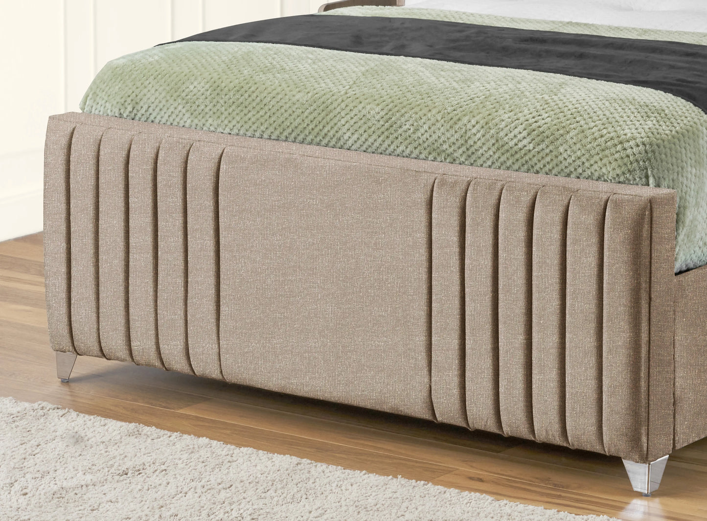 Elise lined winged Upholstered Bed