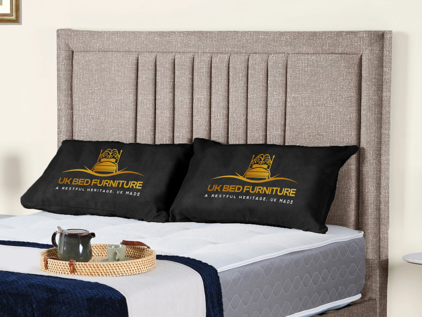 Cannas upholstered bed