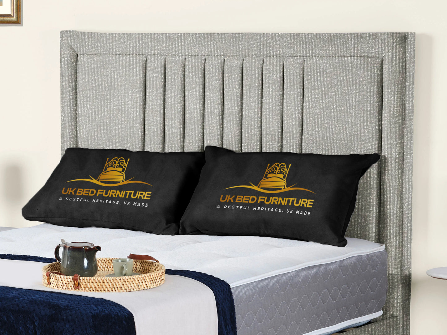 Cannas upholstered bed