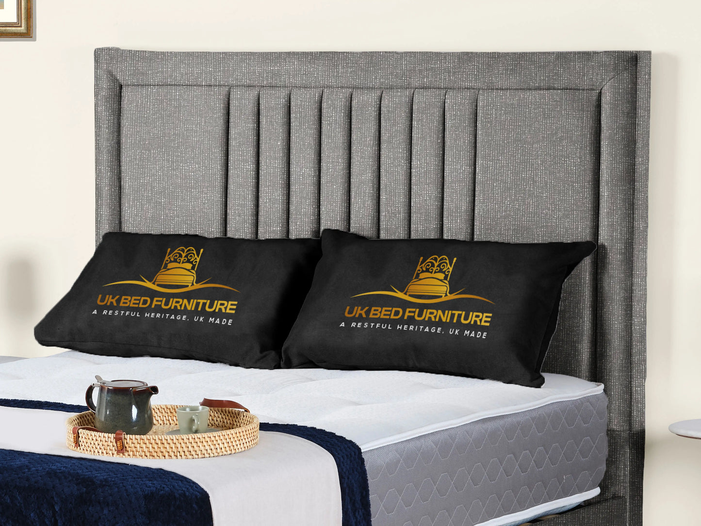 Cannas upholstered bed