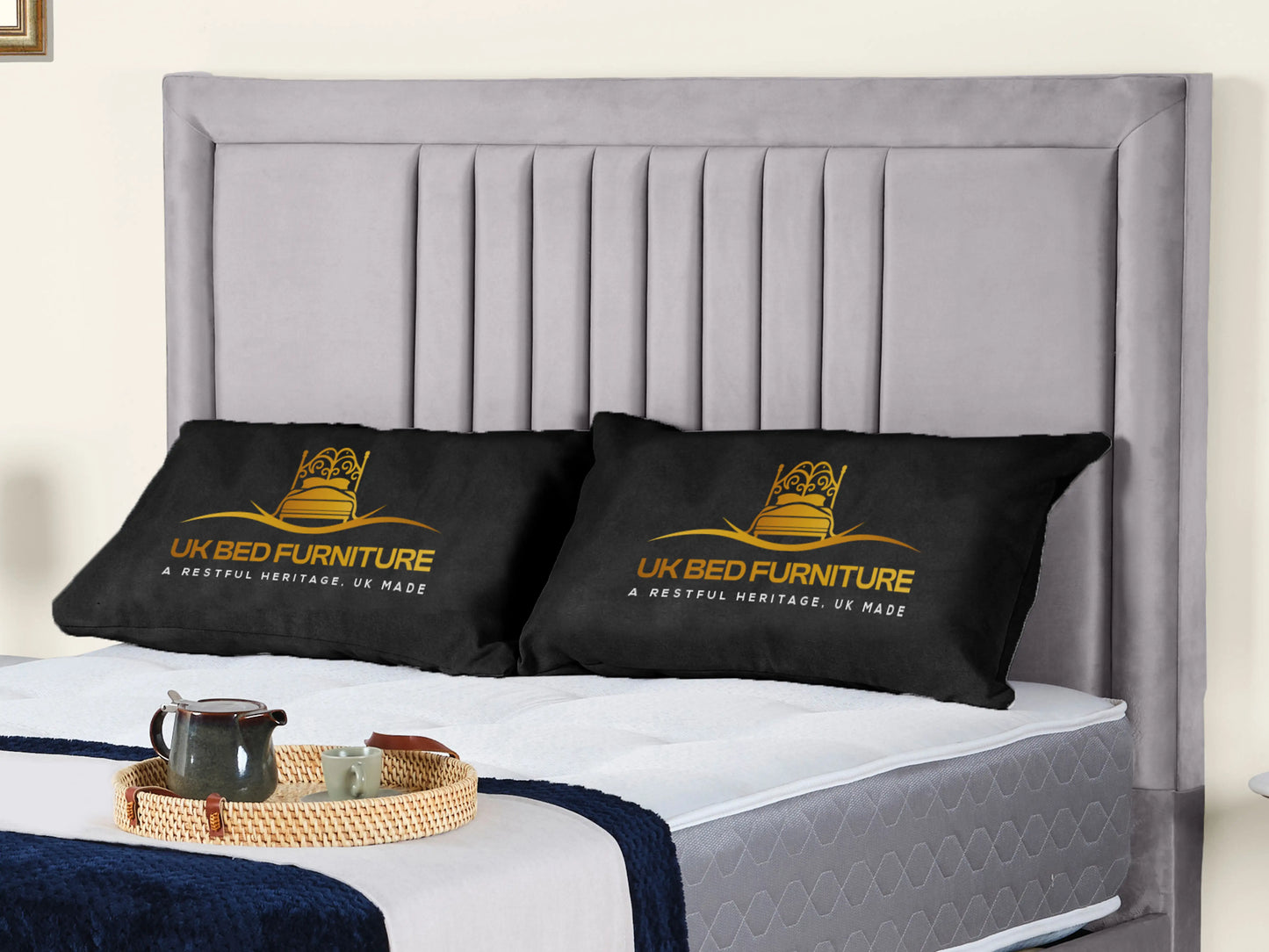 Cannas upholstered bed