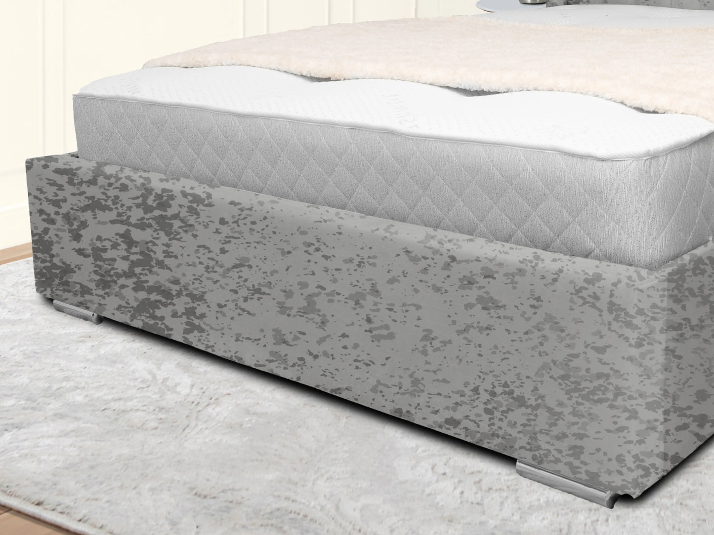 Middleton Winged Upholstered Bed