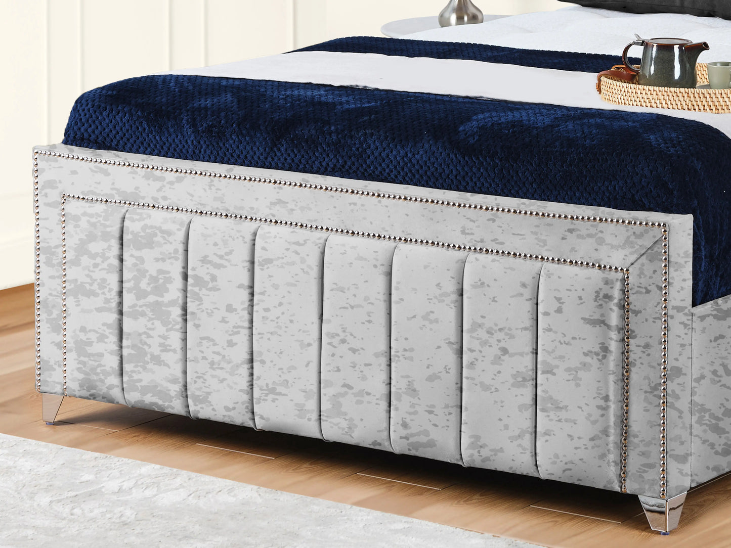 Serena Upholstered bed