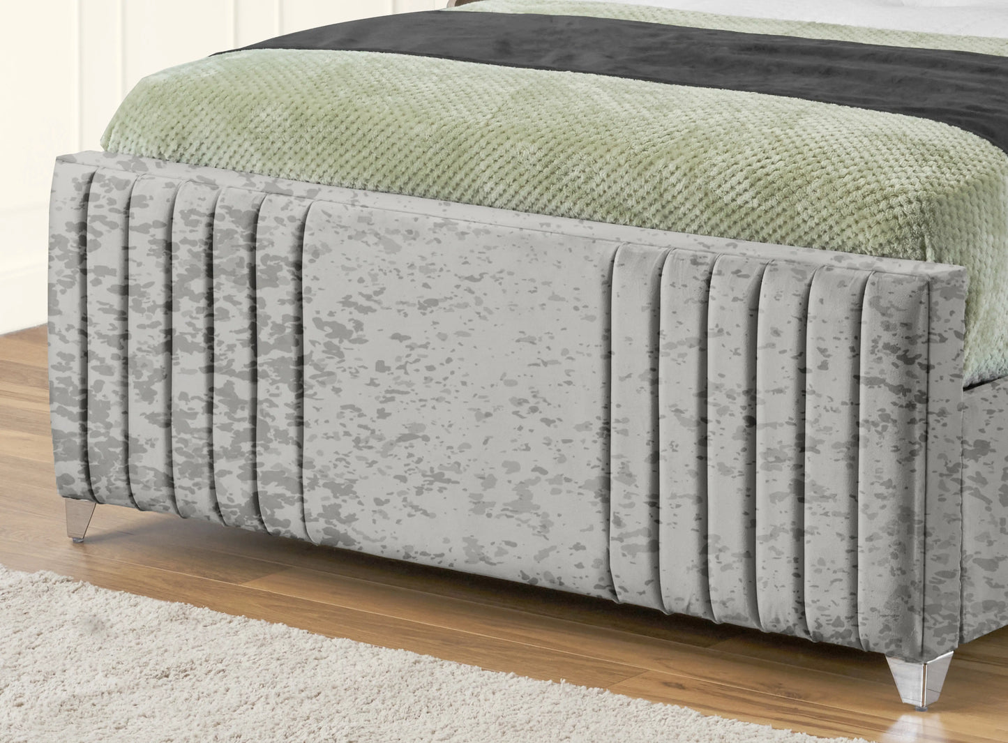Elise lined winged Upholstered Bed