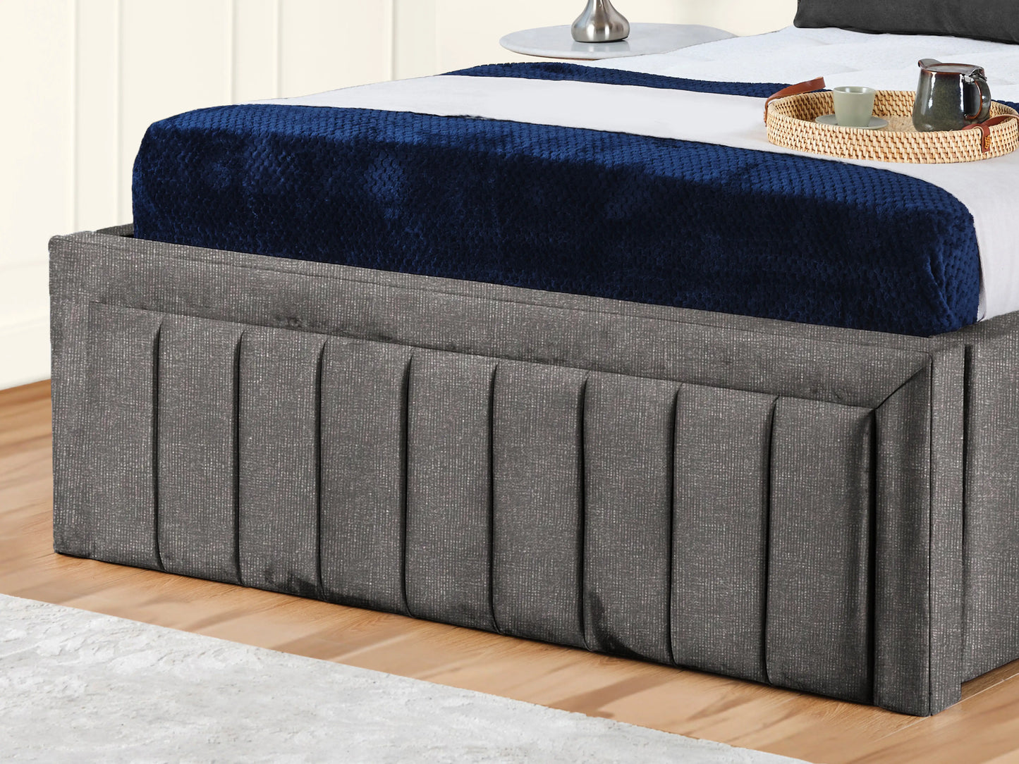 Grand panel Upholstered bed