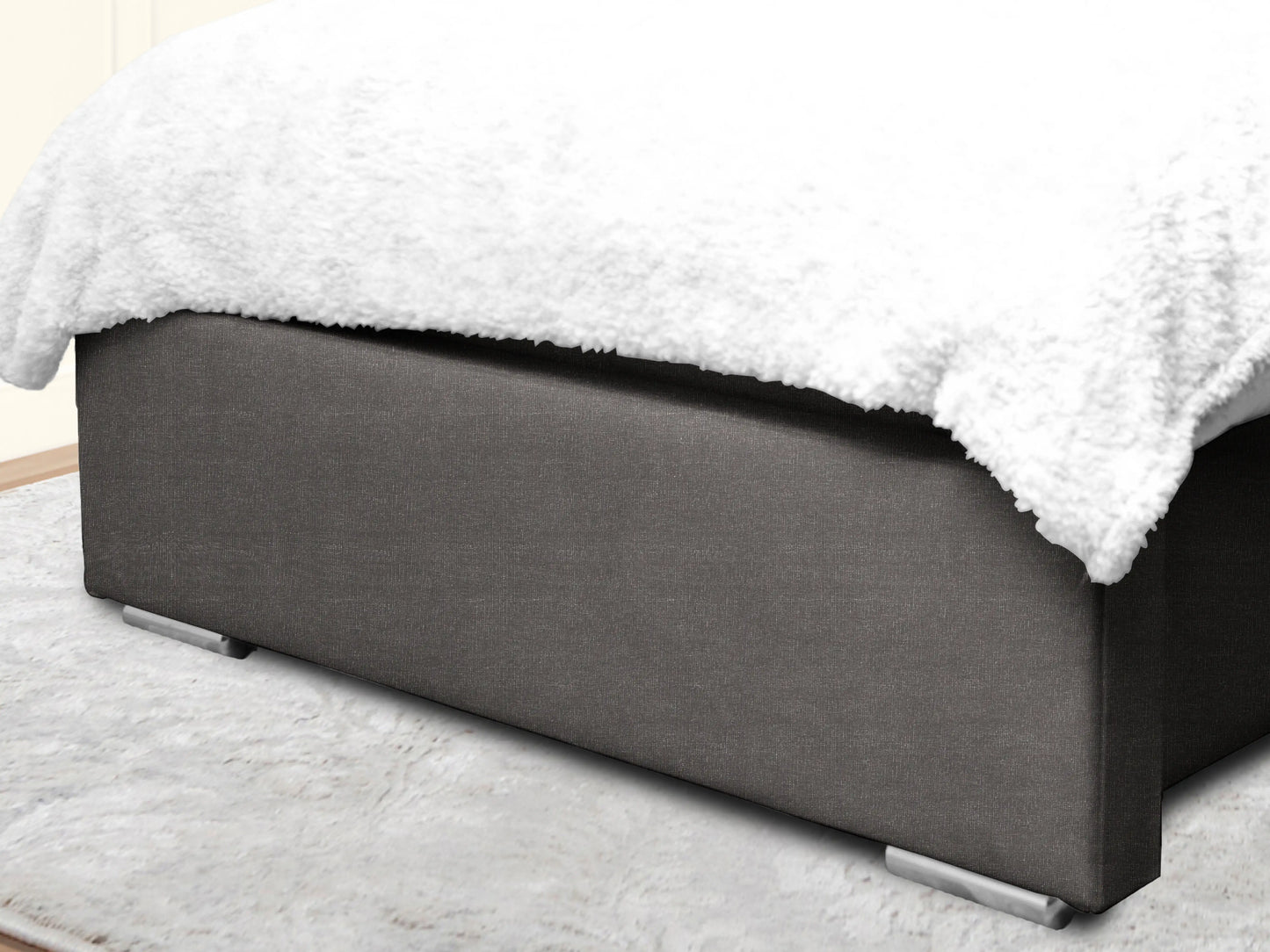 Miri Winged Upholstered Bed