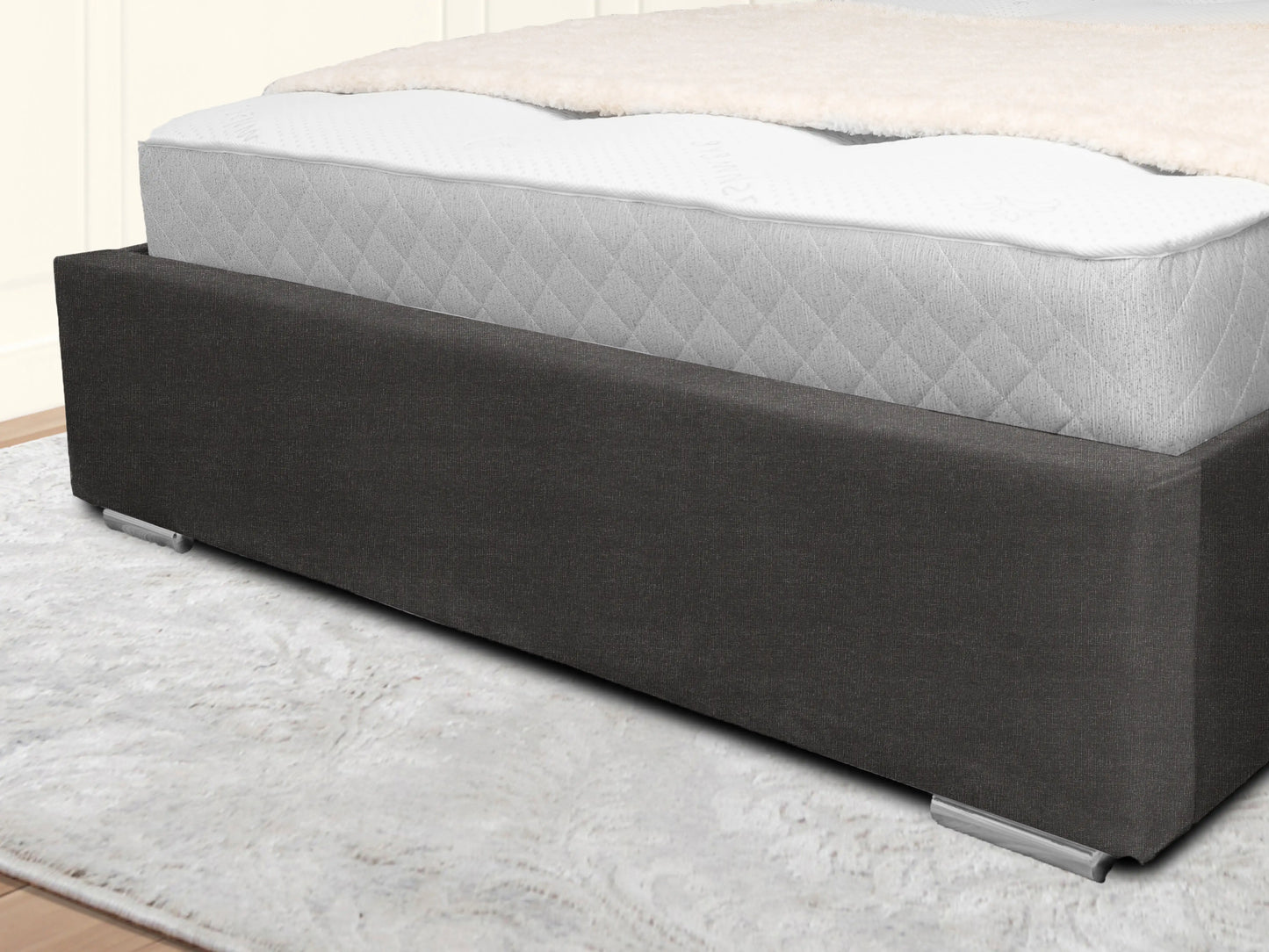 Middleton Winged Upholstered Bed