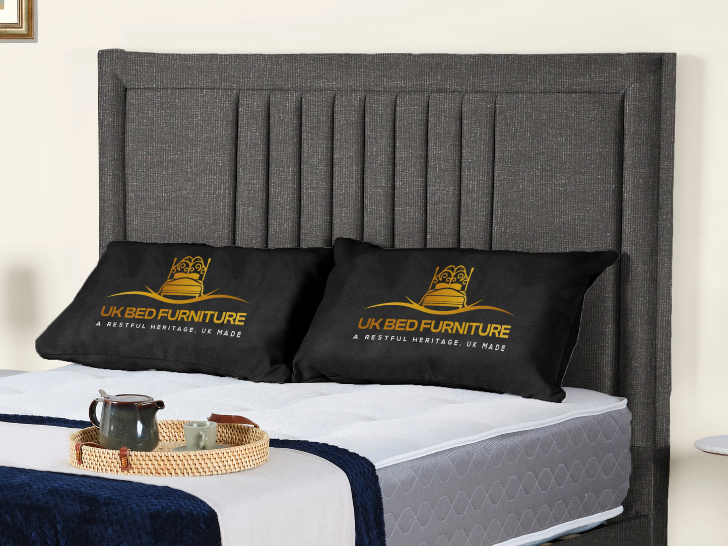 Cannas upholstered bed