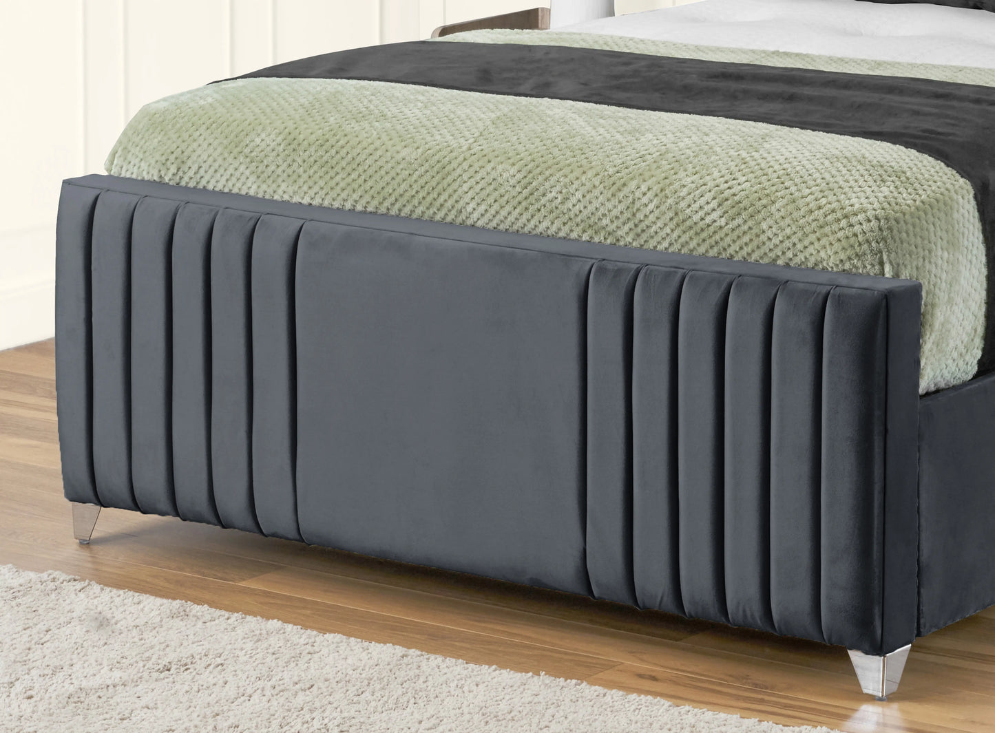 Elise lined winged Upholstered Bed