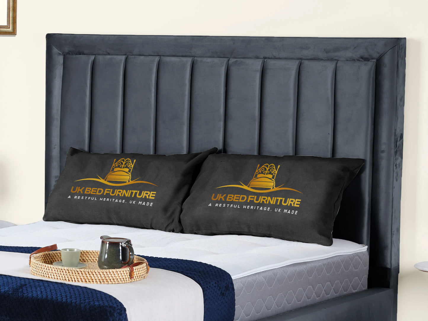 Grand panel Upholstered bed