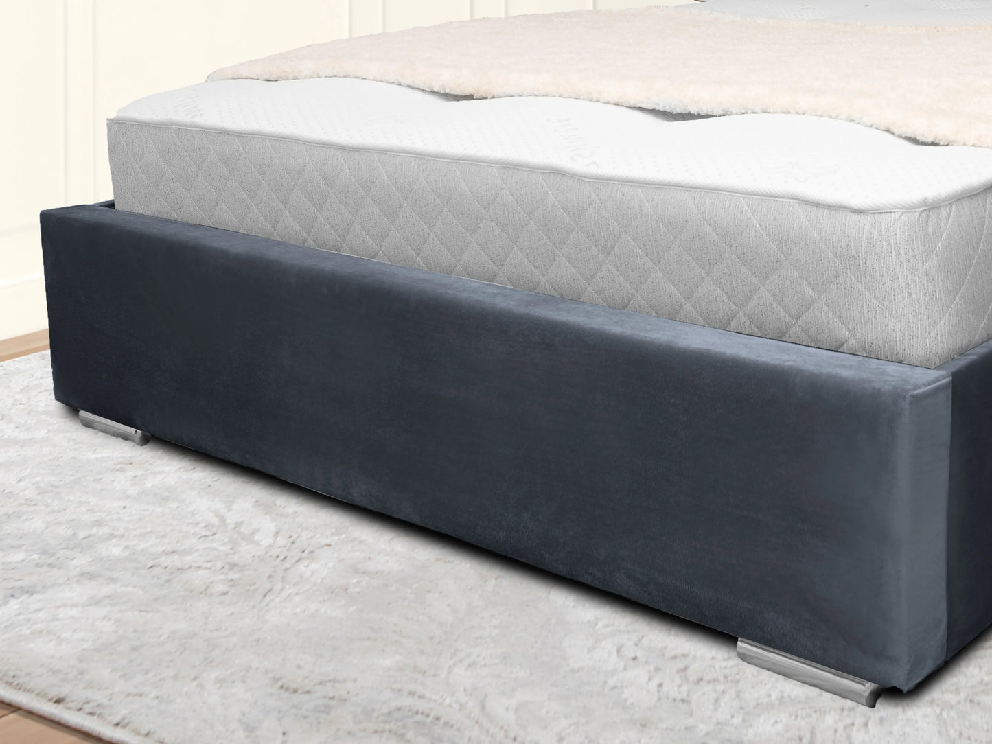 Middleton Winged Upholstered Bed