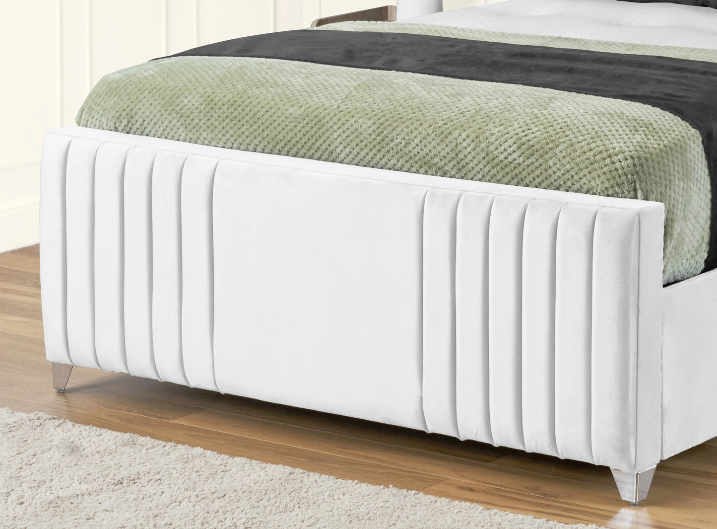 Elise lined winged Upholstered Bed