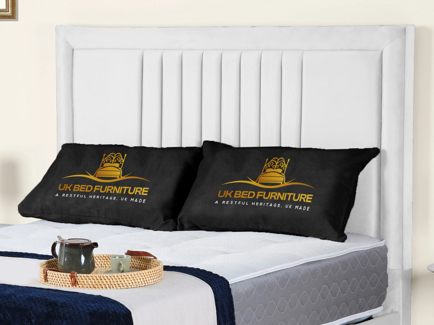 Cannas upholstered bed