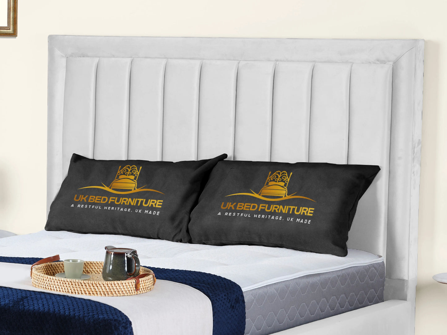 Grand panel Upholstered bed