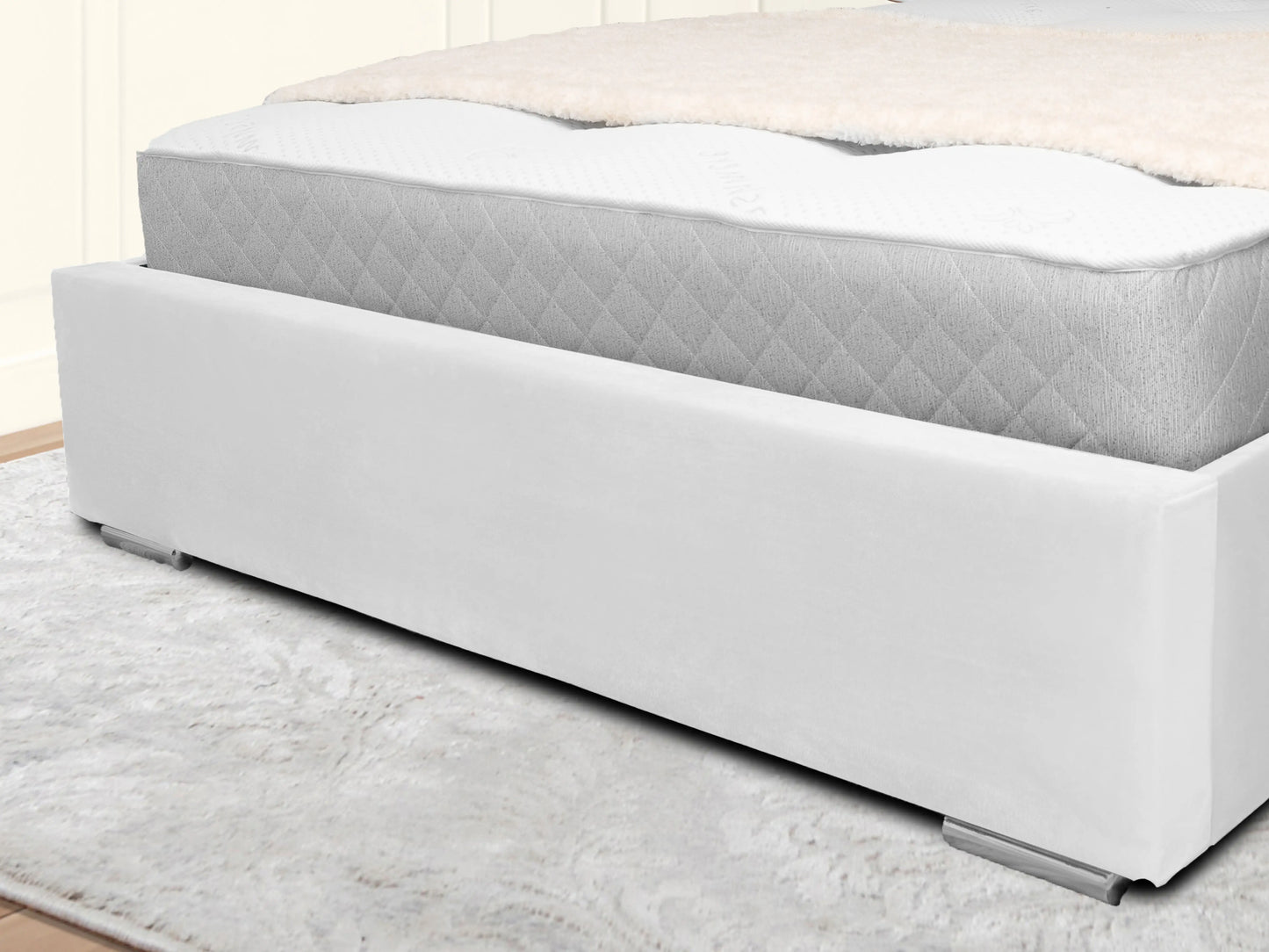 Middleton Winged Upholstered Bed