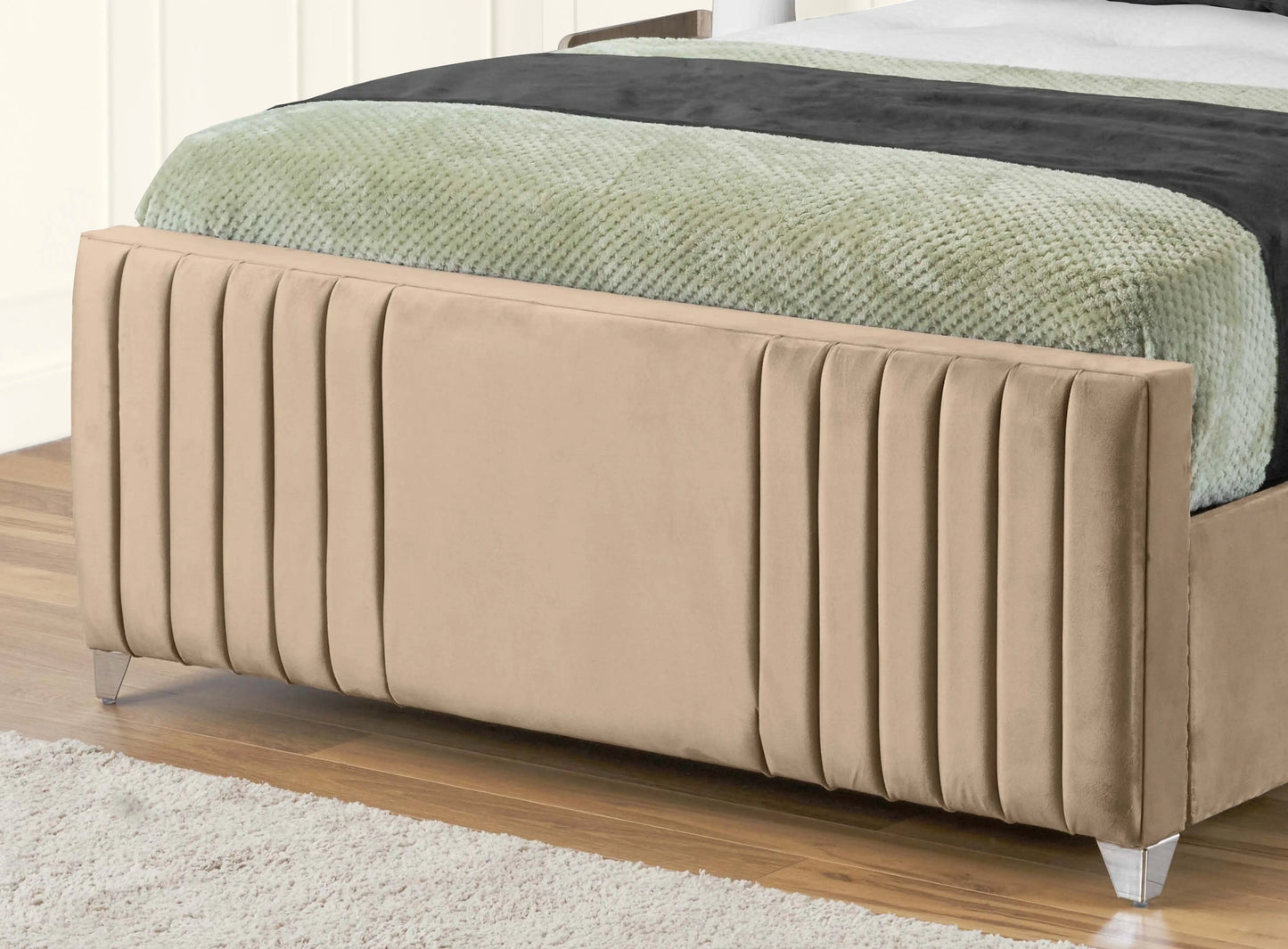 Elise lined winged Upholstered Bed