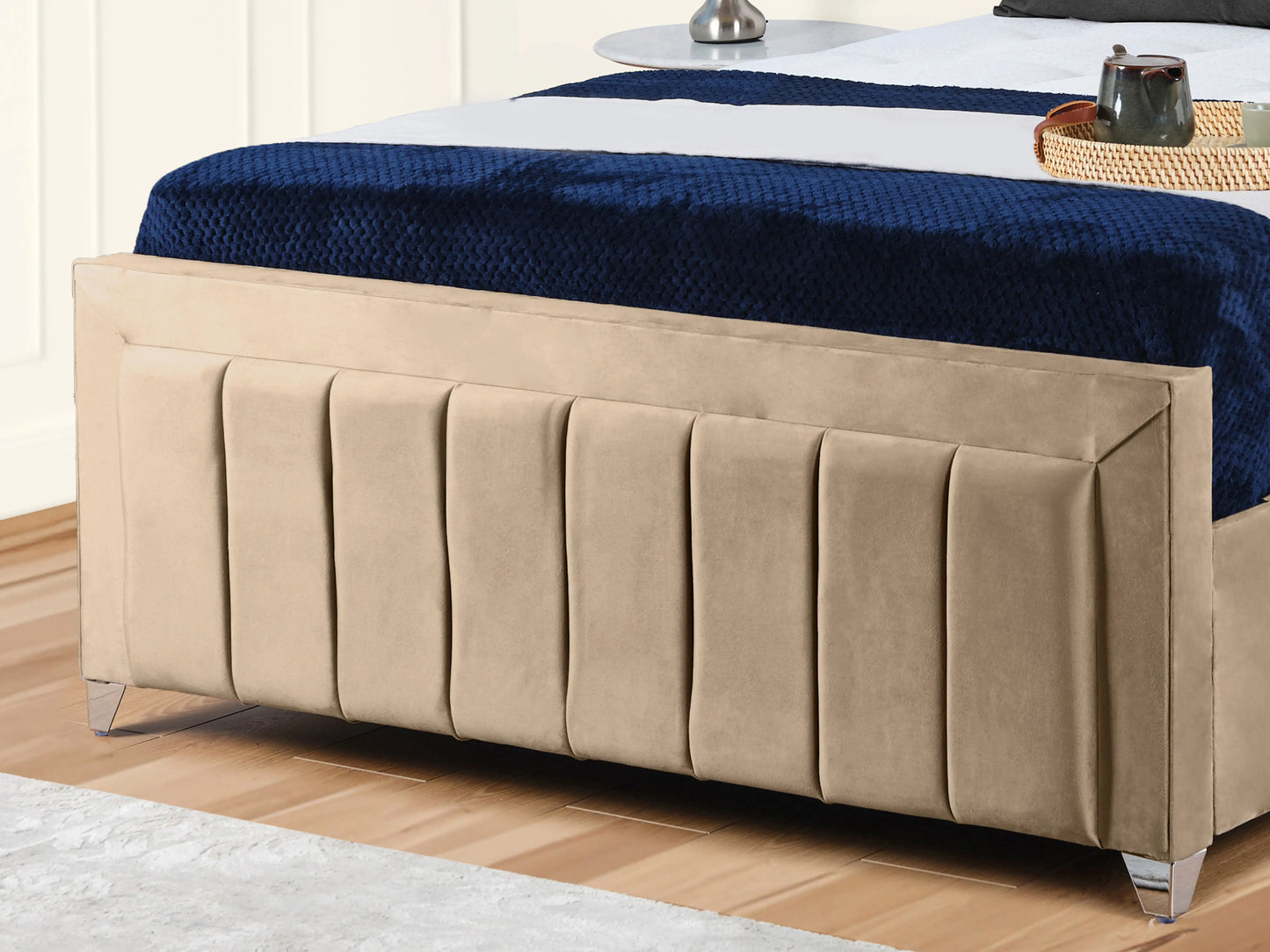 Sierra upholstered Bed
