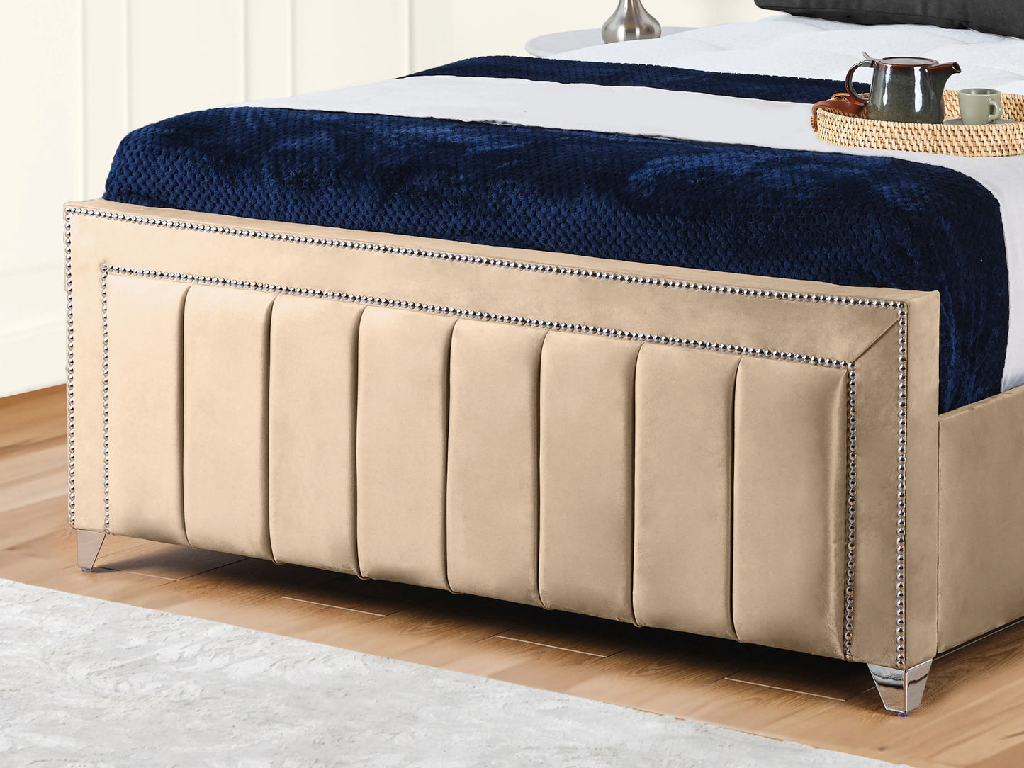 Serena Upholstered bed