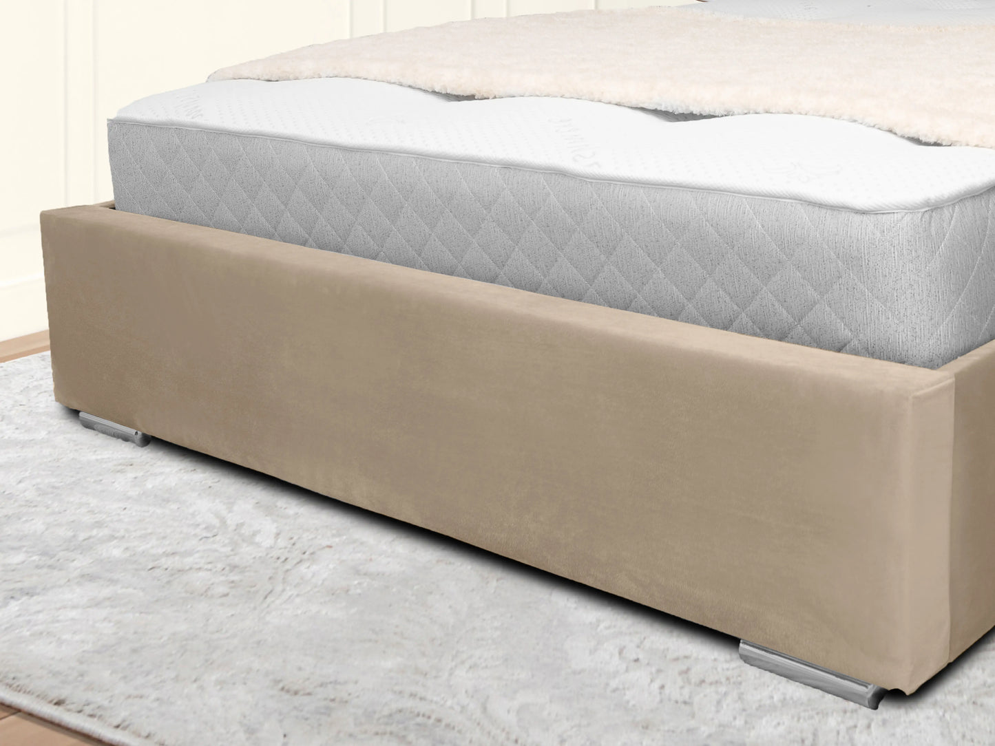 Middleton Winged Upholstered Bed