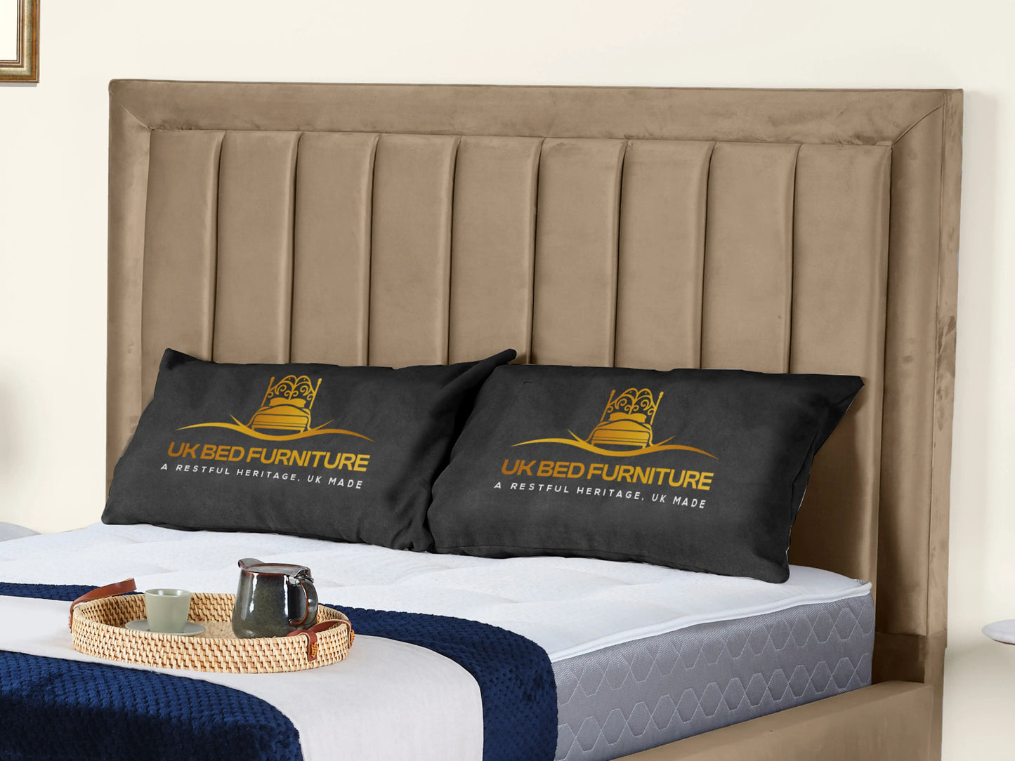Grand panel Upholstered bed