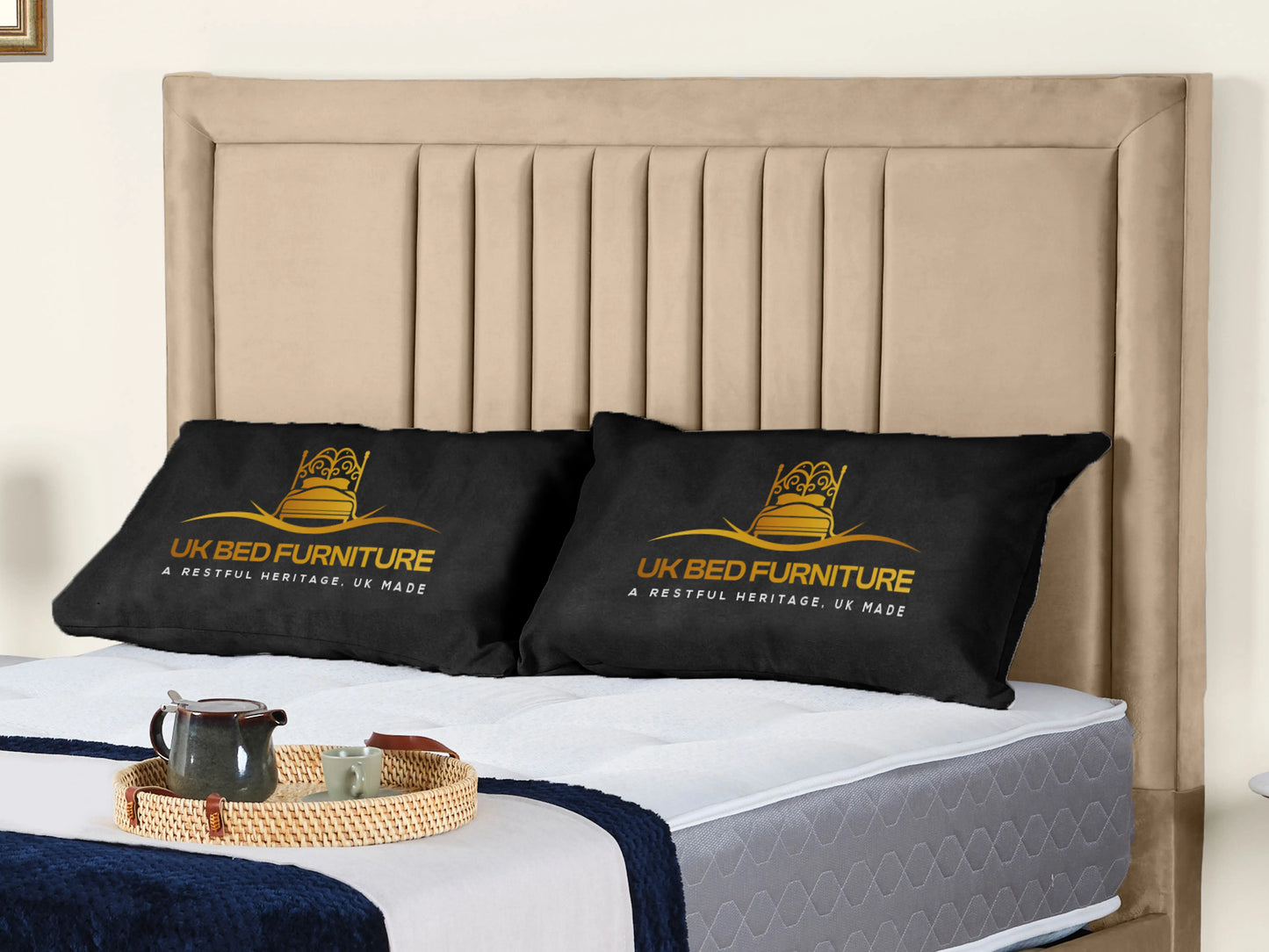Cannas upholstered bed