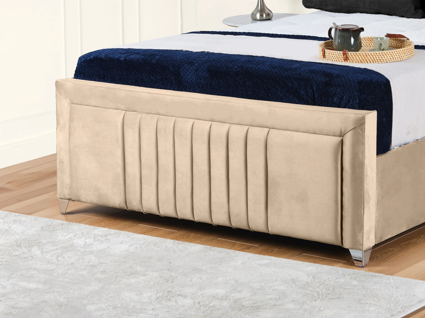 Cannas upholstered bed