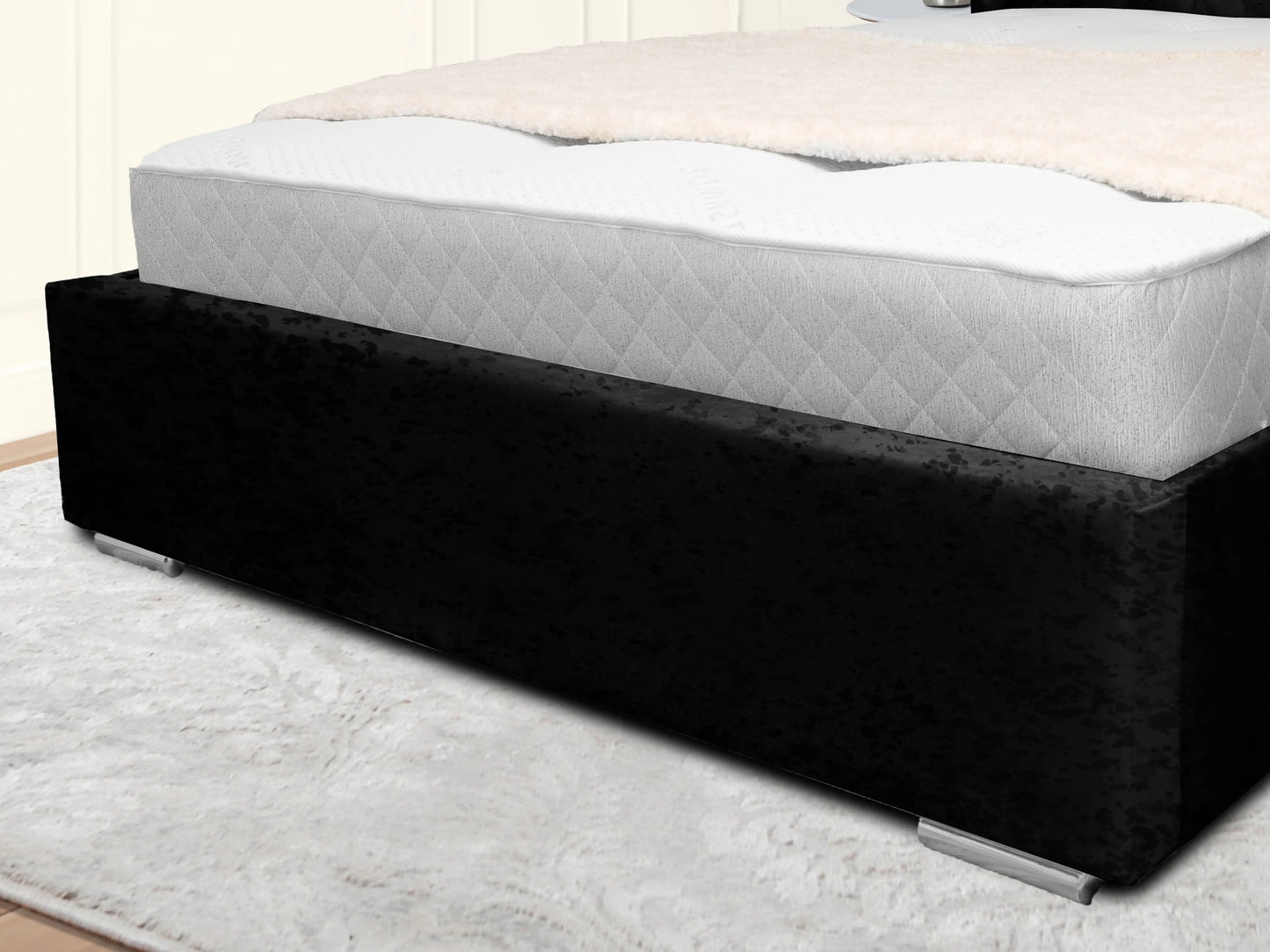 Middleton Winged Upholstered Bed