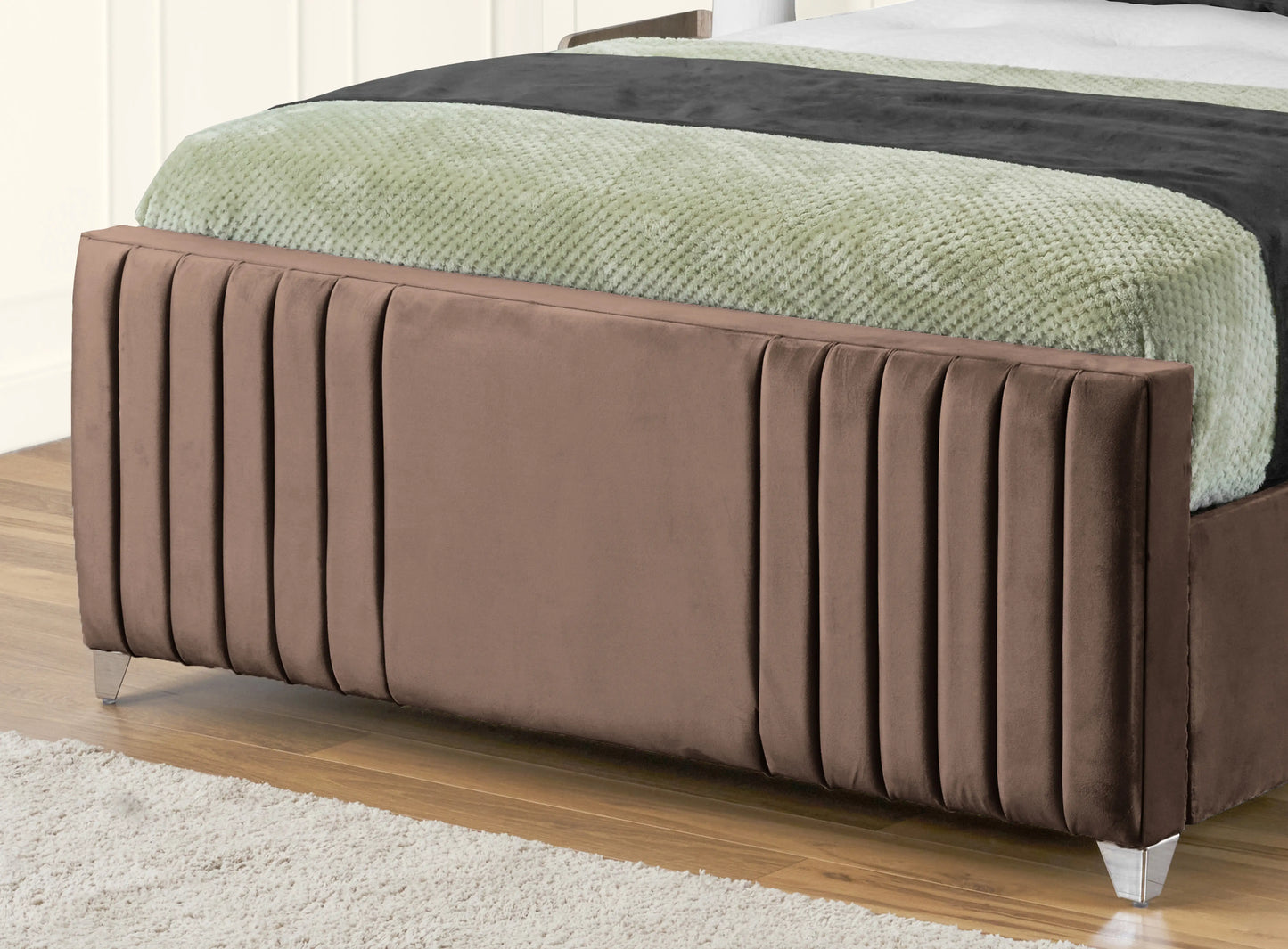 Elise lined winged Upholstered Bed
