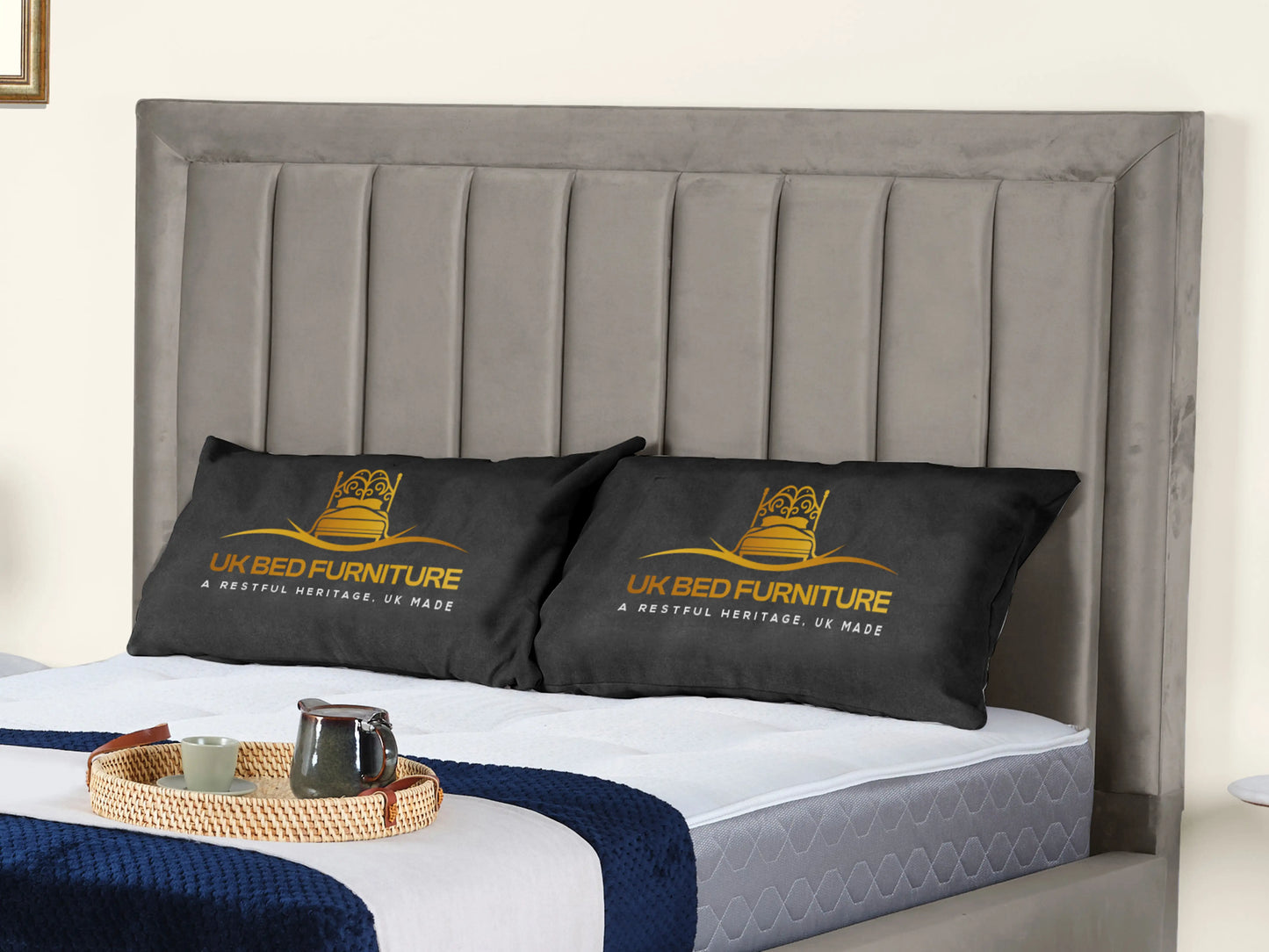 Grand panel Upholstered bed