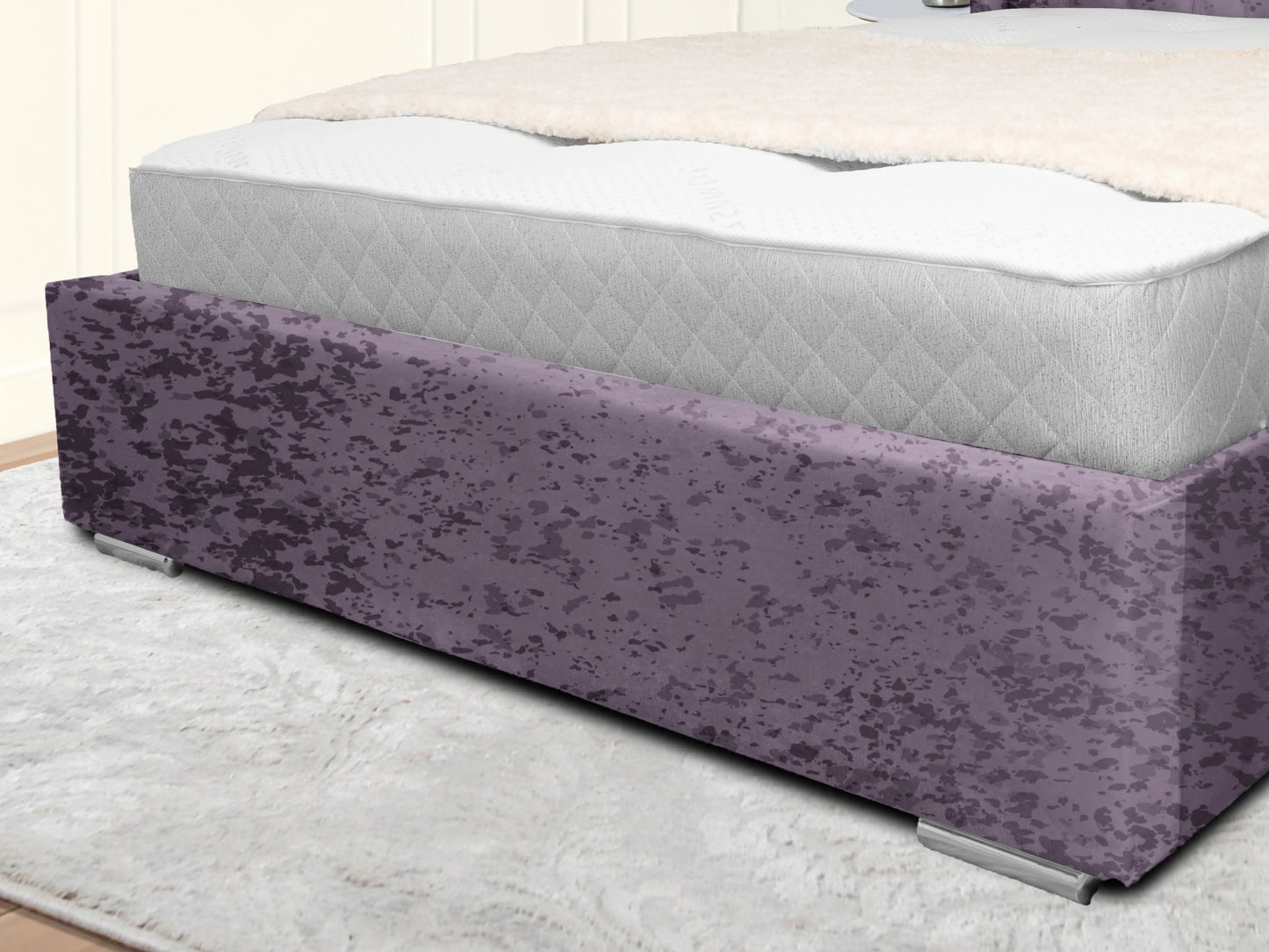 Middleton Winged Upholstered Bed