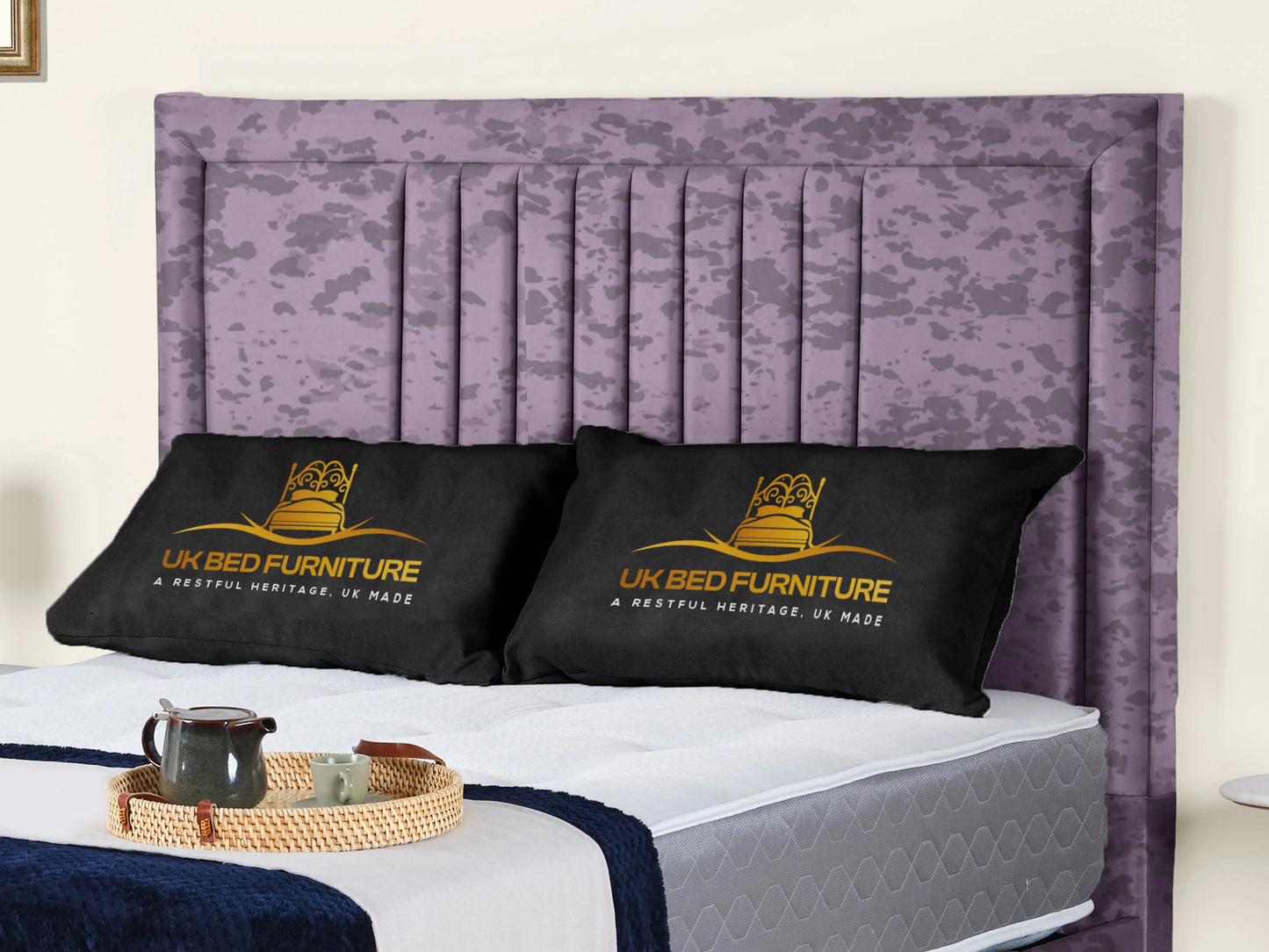 Cannas upholstered bed