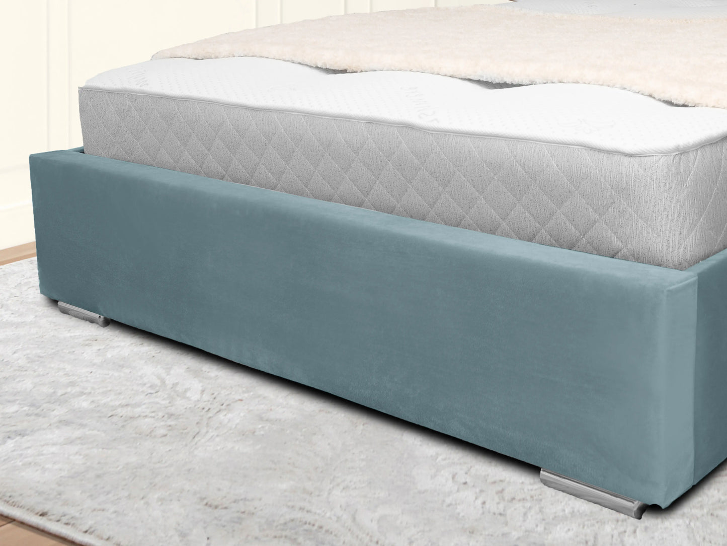Middleton Winged Upholstered Bed