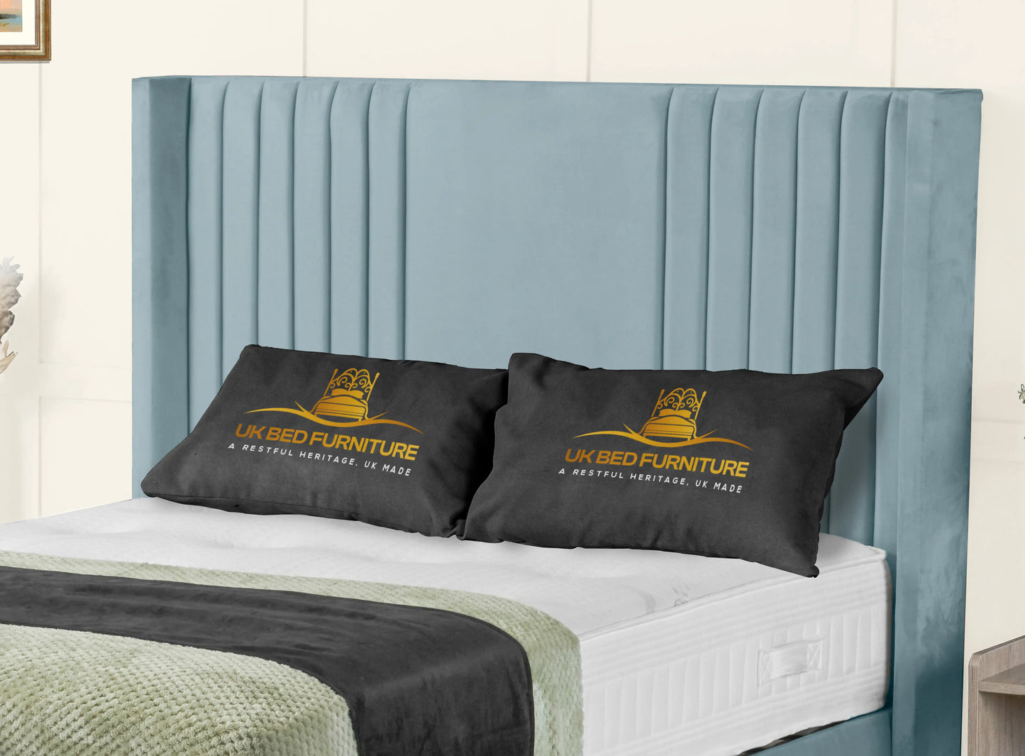 Elise lined winged Upholstered Bed