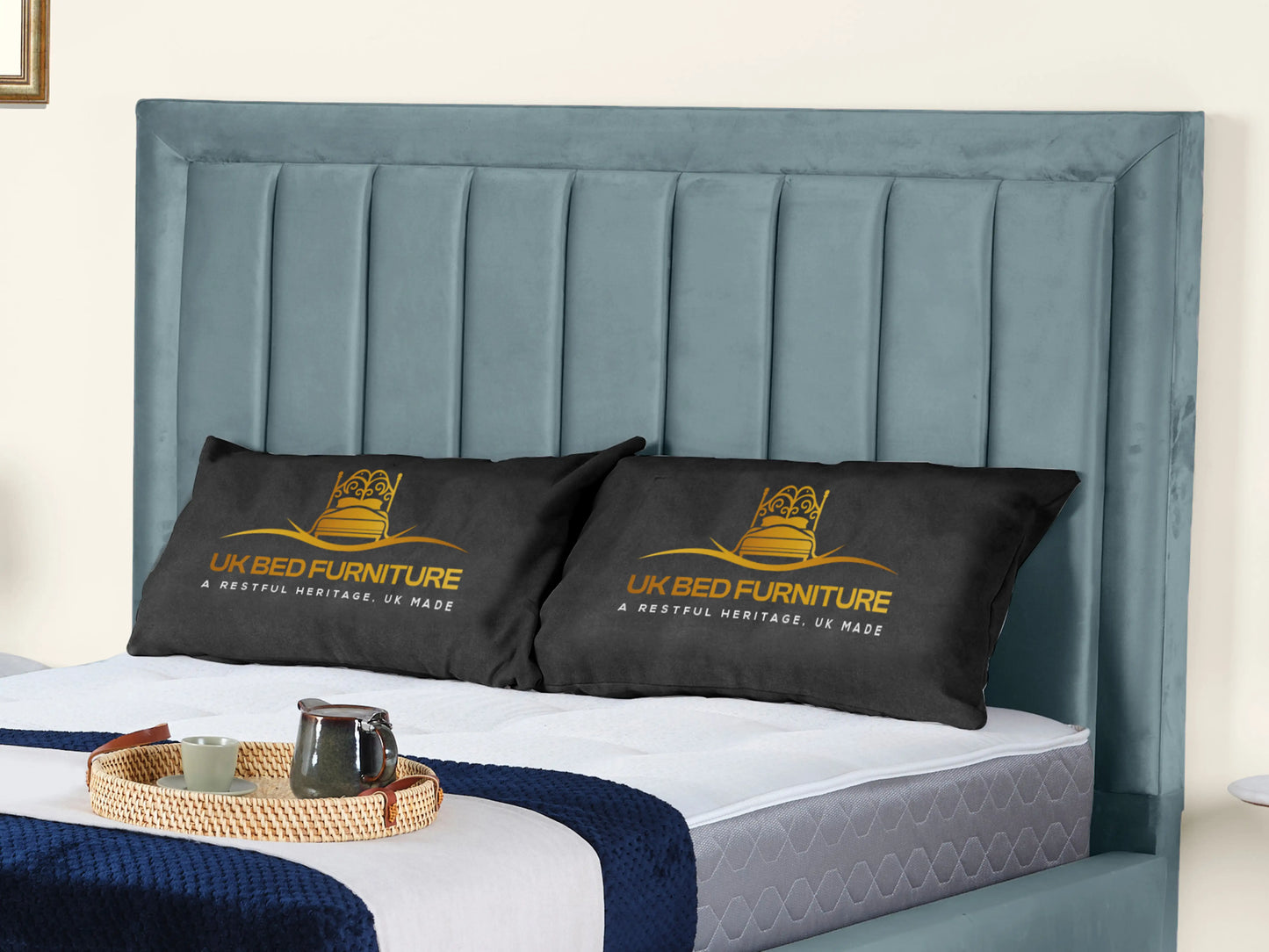 Grand panel Upholstered bed