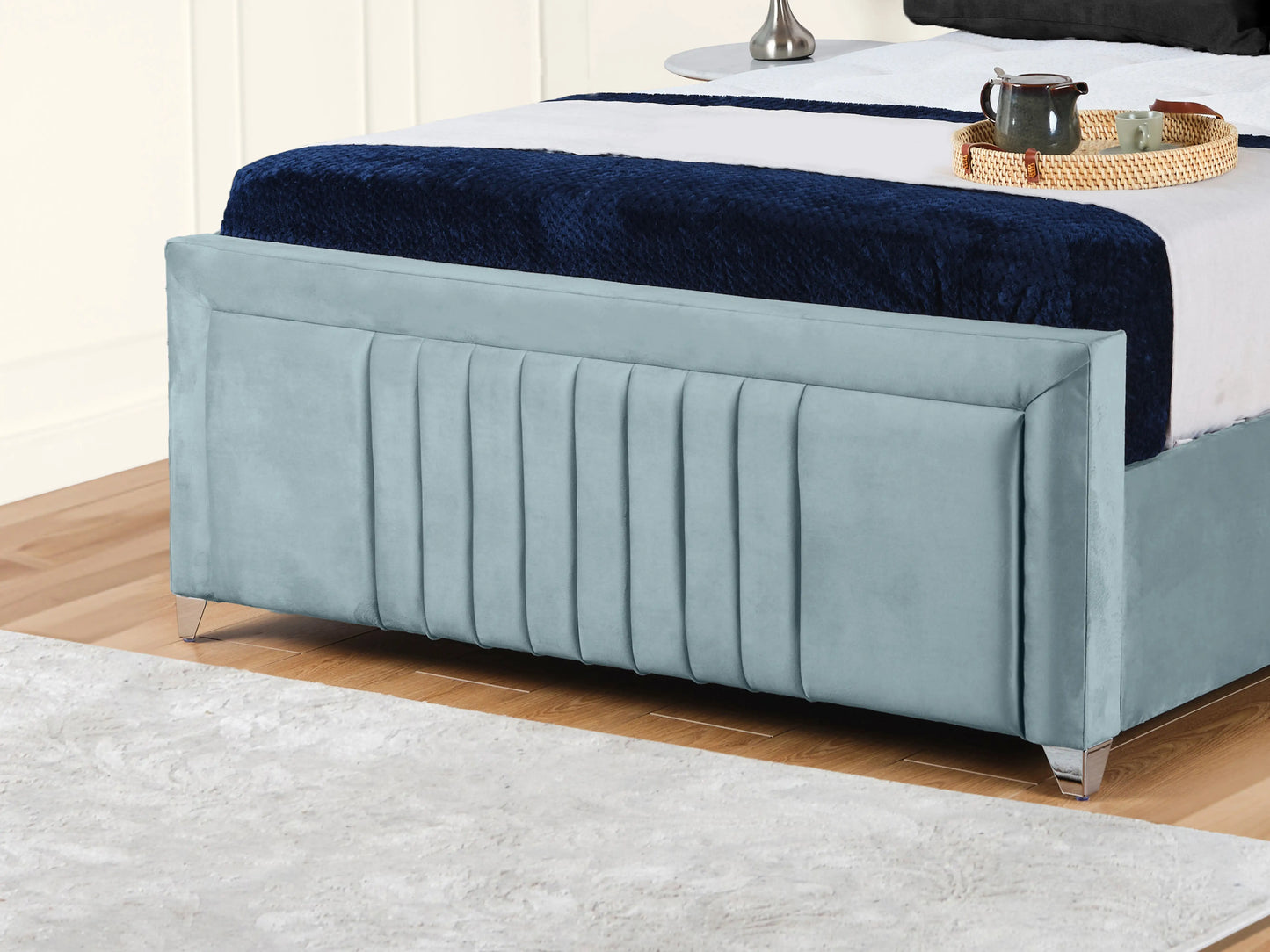 Cannas upholstered bed