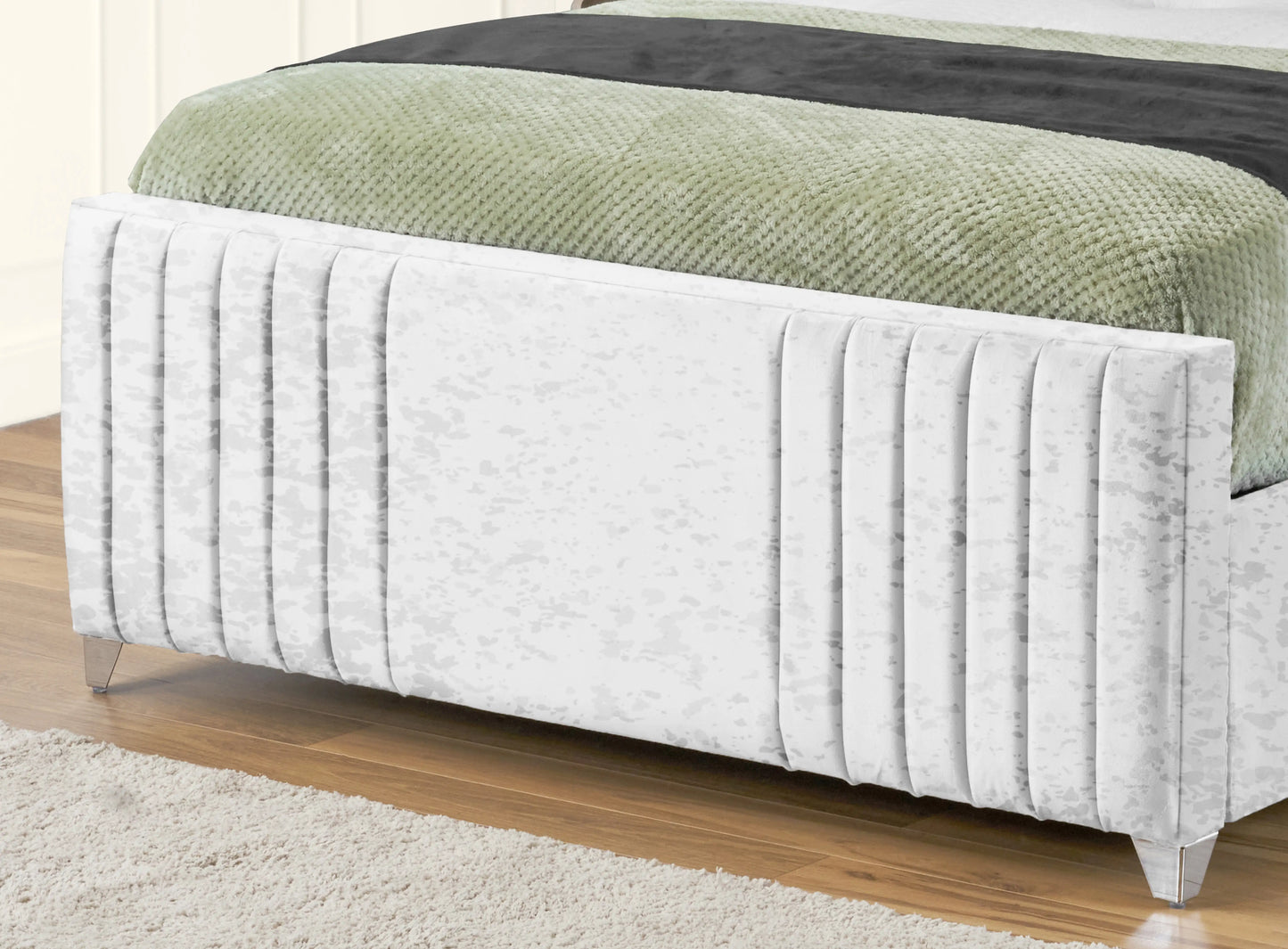 Elise lined winged Upholstered Bed