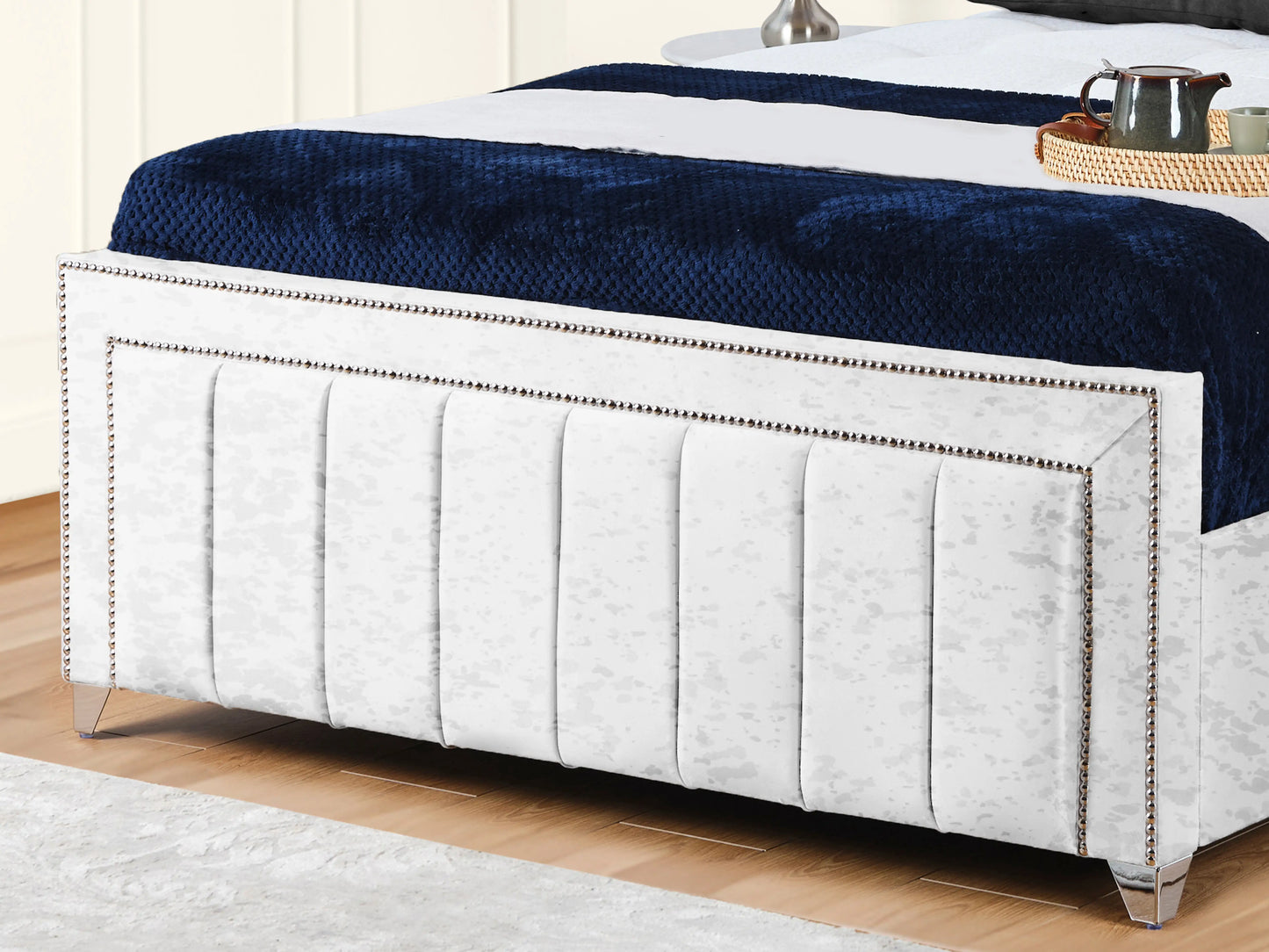 Serena Upholstered bed