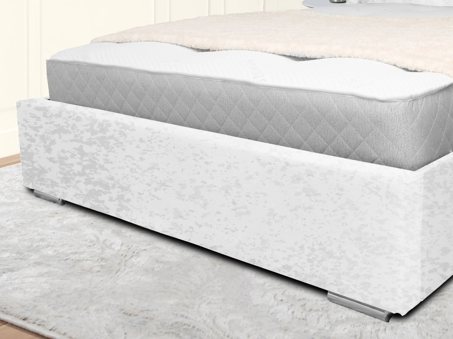 Middleton Winged Upholstered Bed