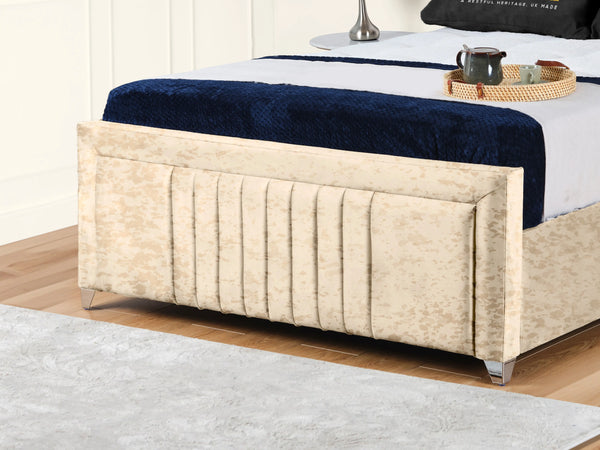 Cannas upholstered bed