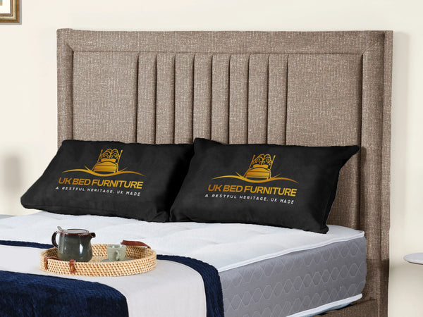 Cannas upholstered bed