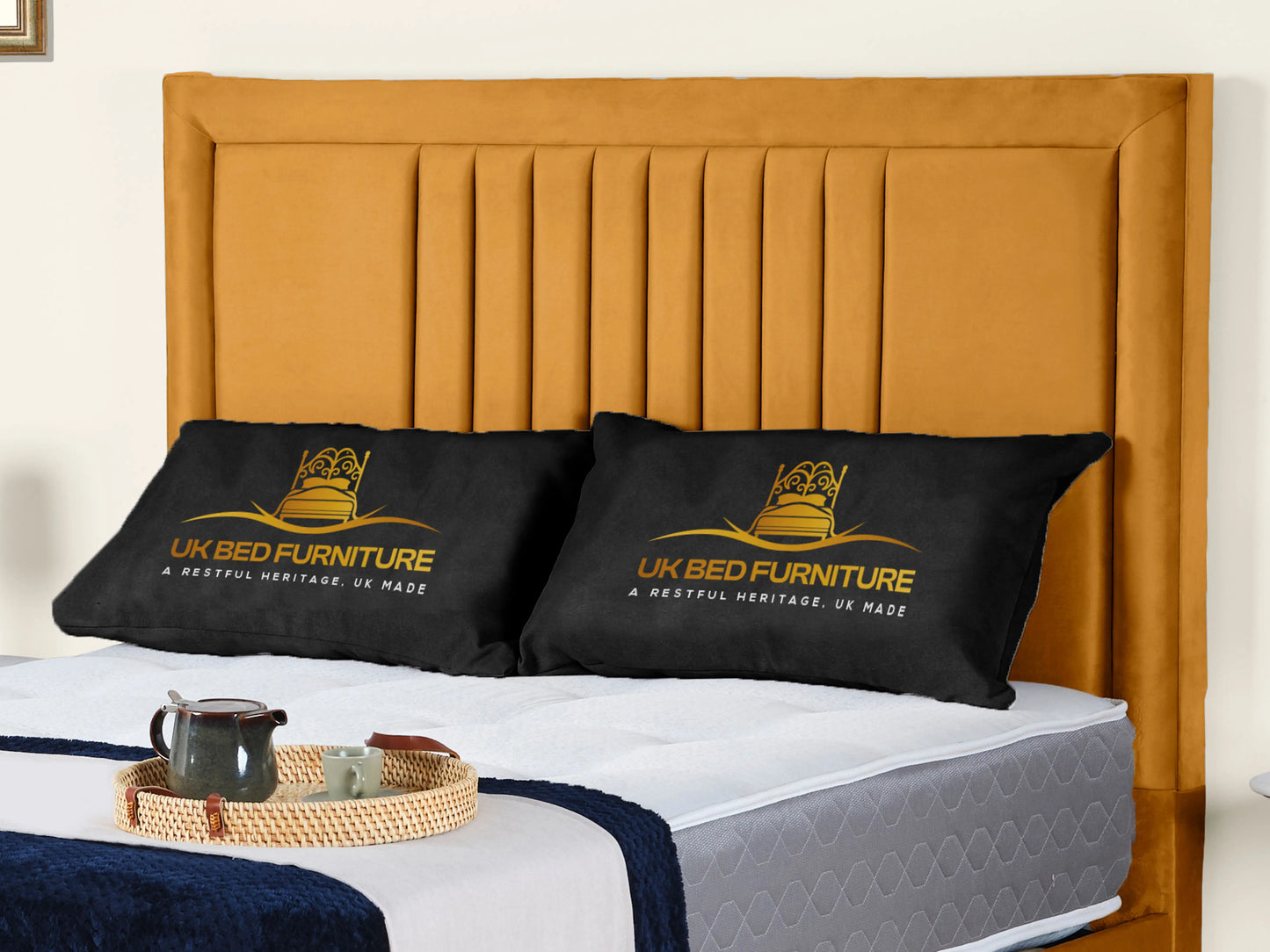 Cannas upholstered bed