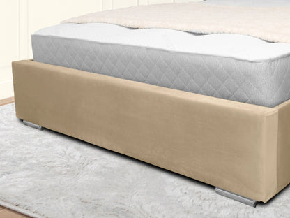 Middleton Winged Upholstered Bed